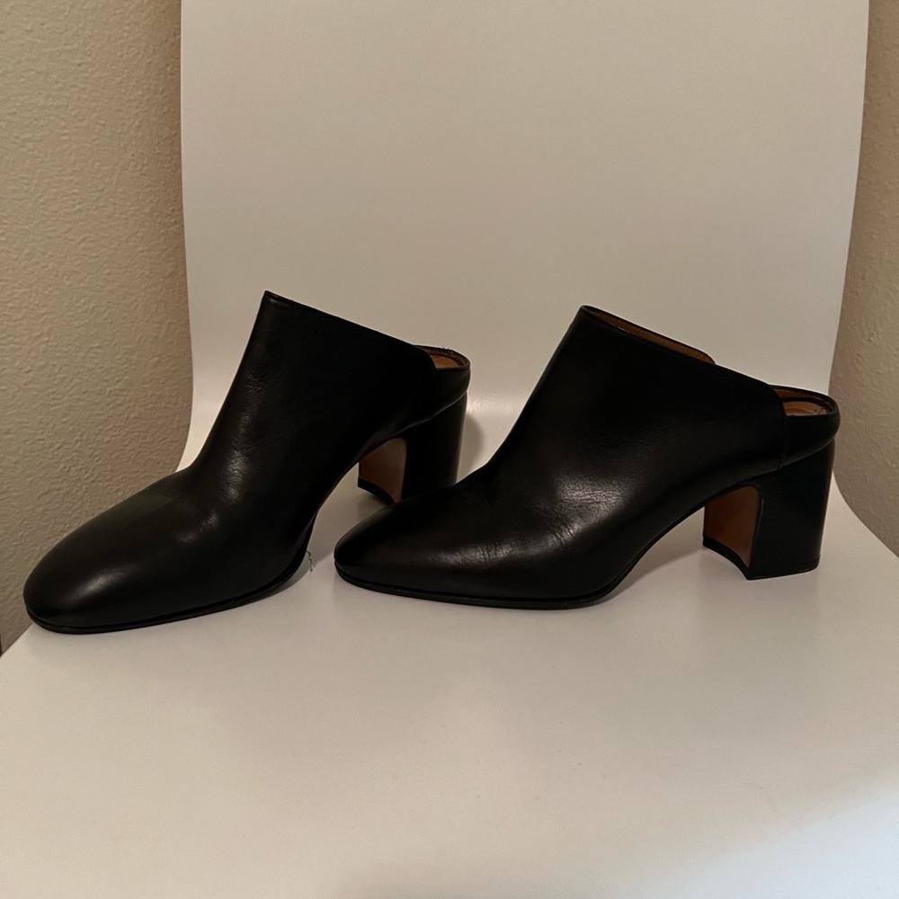 Aquatalia - black heel - size 8 - worn once - in great condition